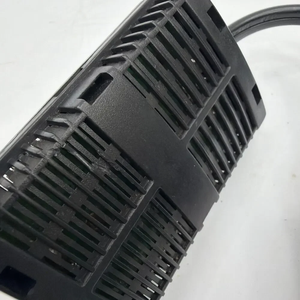 Archer 270-1562E DC Auto Adapter 3/6/9/12V Tested Working